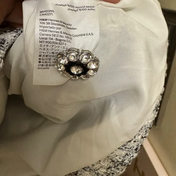 ✨ H&M Tweed Bouclé Vest – Size M – Gently Worn Once ✨ - Picture 9 of 9